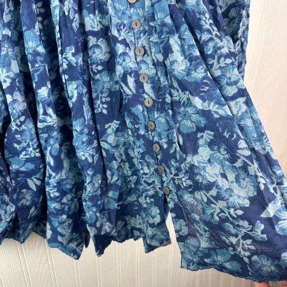 We The Free Flowy Floral Blouse Blue Print size Medium - Picture 5 of 9